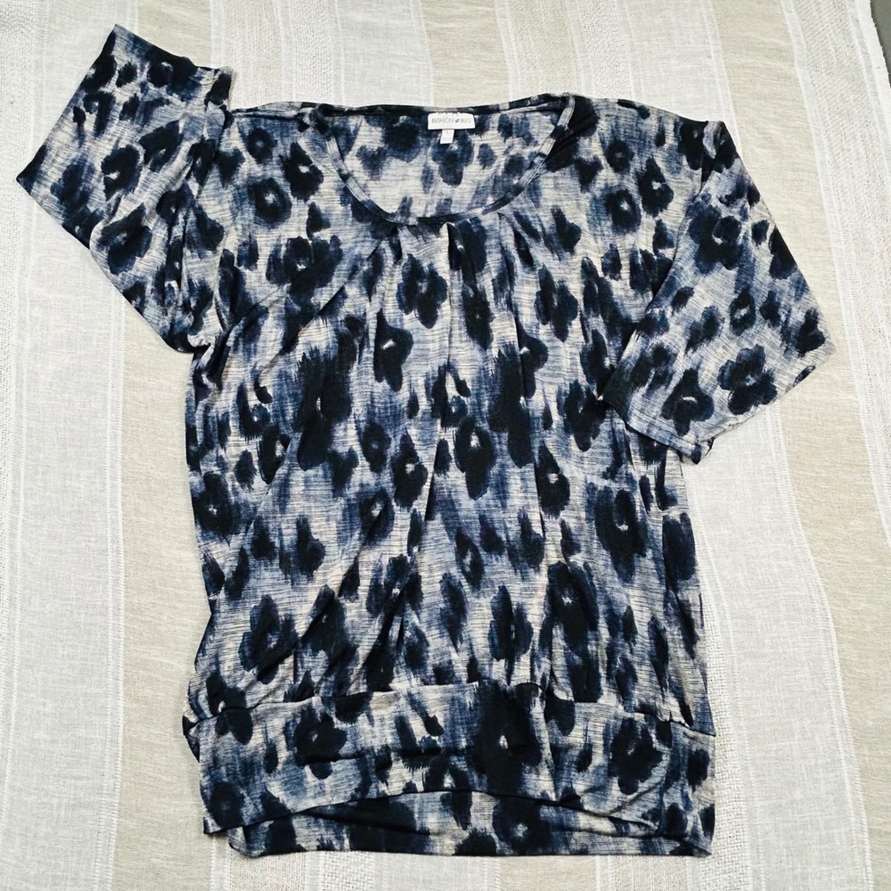 Fashion Bug Top Women Large Blue Leopard Print Dolman Sleeve Banded Hem Knit